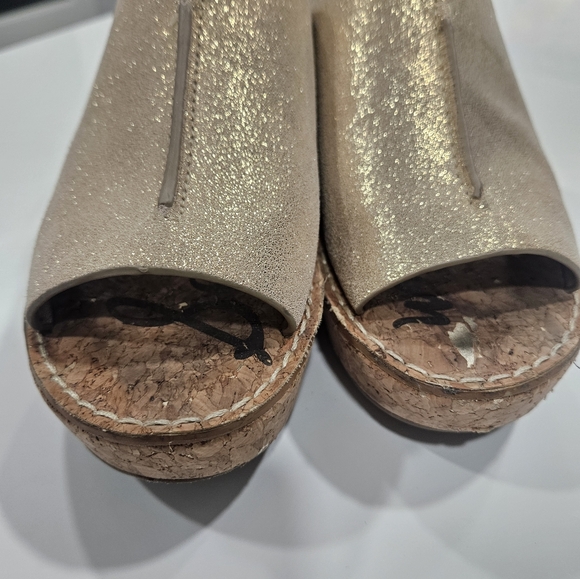 Ladies Sam Edelman Gold Metalic Cork Wedge Sandals size 8 - Picture 5 of 11